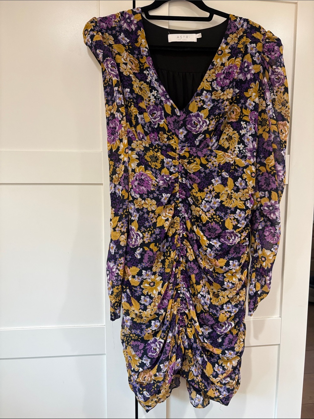 ASTR THE LABEL Purple & Yellow Floral Ruched V-Neck Dress